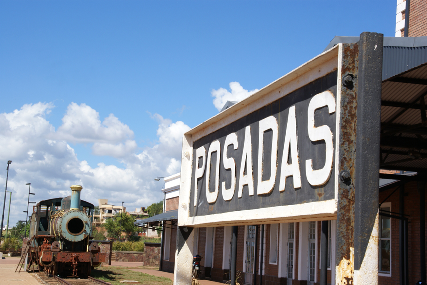 Sign and train, Antigua Estación de Tren de Posadas, Argentina