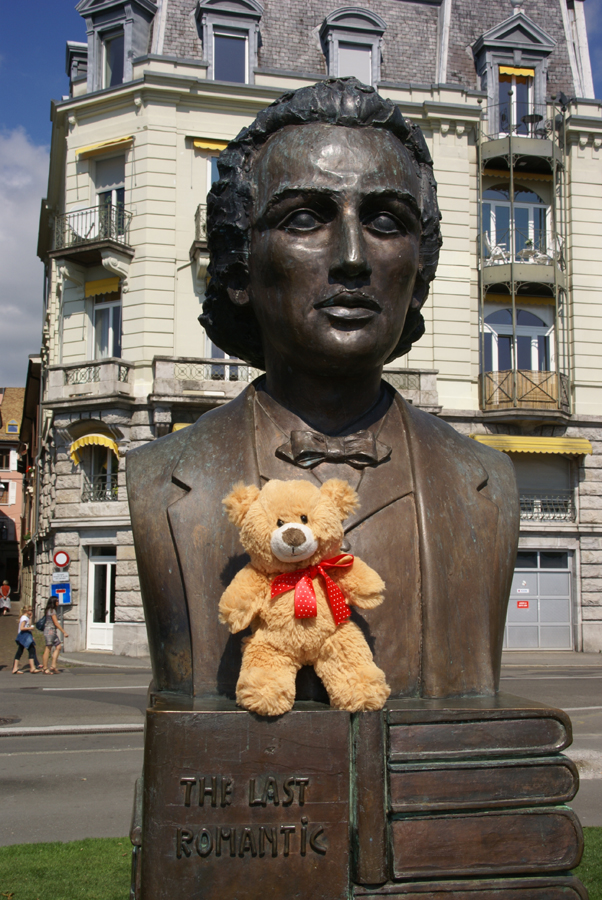 Where’s Basil? – The sculpture of The Last Romantic, Mihai Eminescu, Vevey, Switzerland  – Brown Bear’s Big Day Out